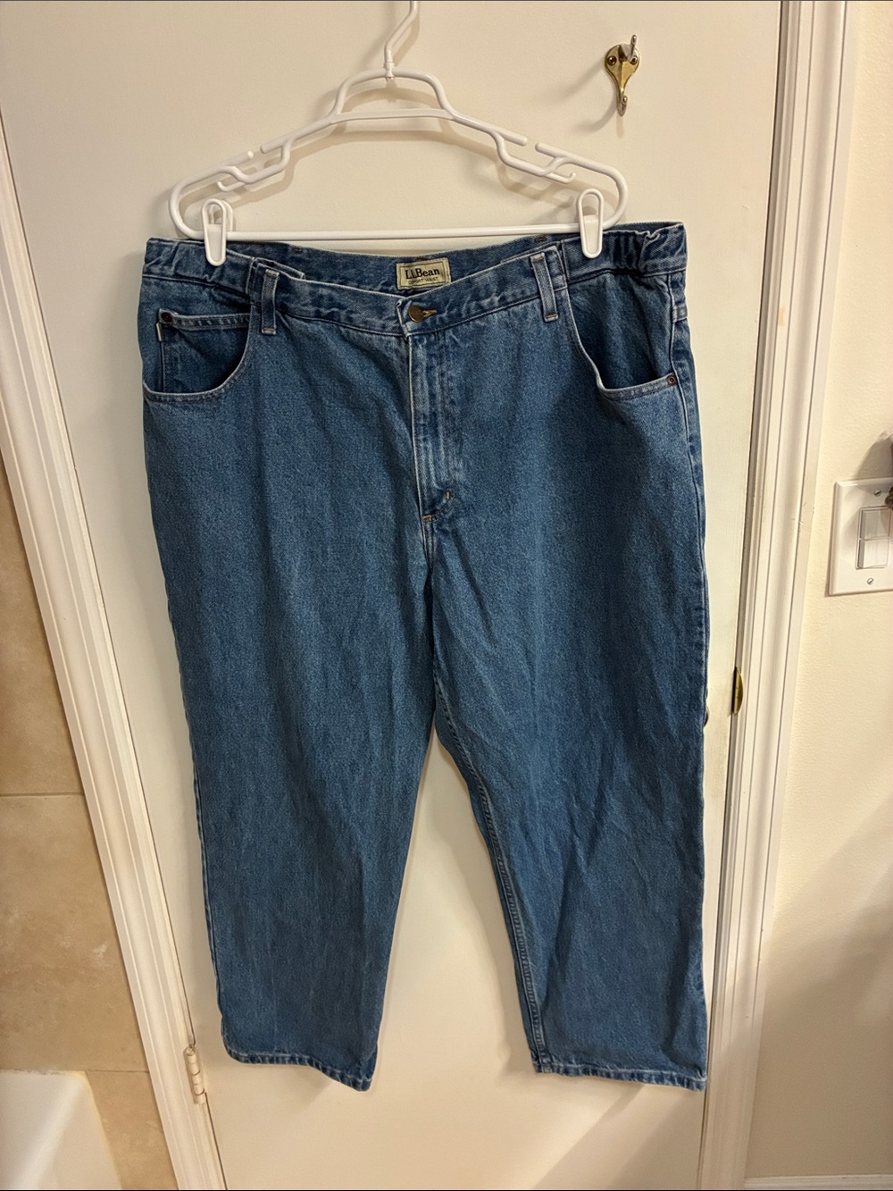 L.L. Bean Men’s Relaxed Fit Denim Jeans in Blue Denim-Sz 42x29